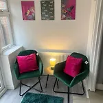 Affordable 3 Bedroom House, Sleeps 7, Ng8 Wollaton