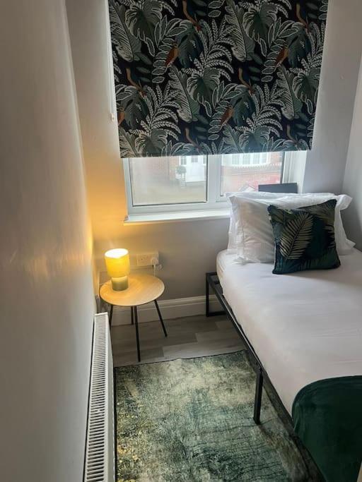 Affordable 3 Bedroom House, Sleeps 7, Ng8 Wollaton Apartment Nottingham