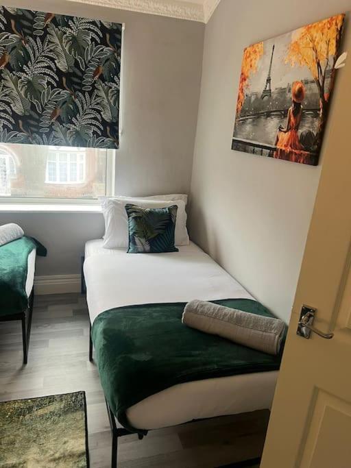 Apartment Affordable 3 Bedroom House, Sleeps 7, Ng8 Wollaton *